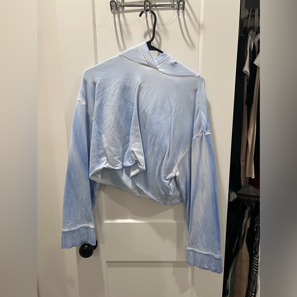 Cropped Nike hoodie! Super cute, never worn! Super super soft too!!!